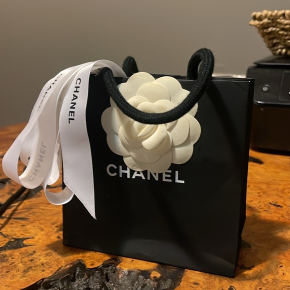 Chanel mini shopping bag with camilla and ribbon - Picture 2 of 2